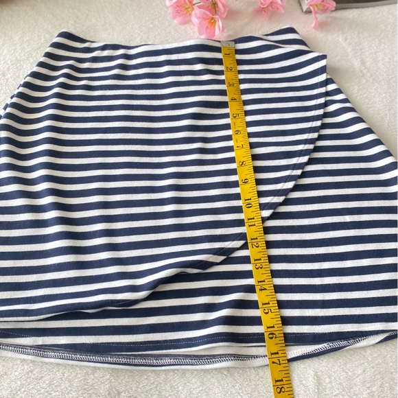 LOFT Black & White Horizontal Stripe Mini Wrap Skirt size Small - Picture 9 of 9